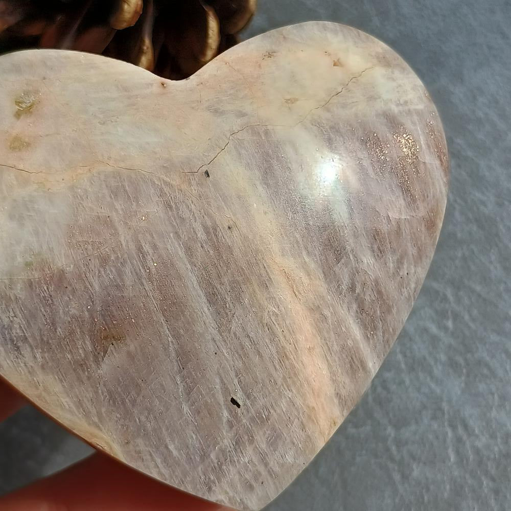Moonstone Heart Shape, Palm Stone, 51x60x18mm, 83.7g [PALM-E03]