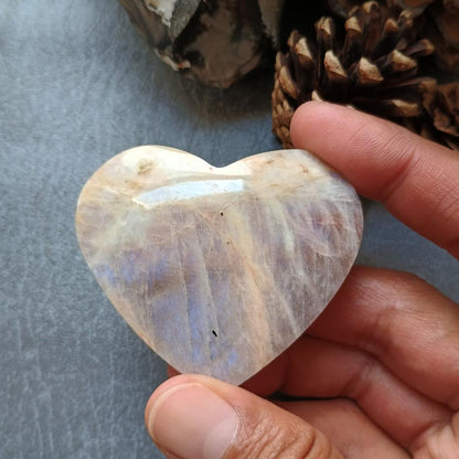 Moonstone Heart Shape, Palm Stone, 51x60x18mm, 83.7g [PALM-E03]