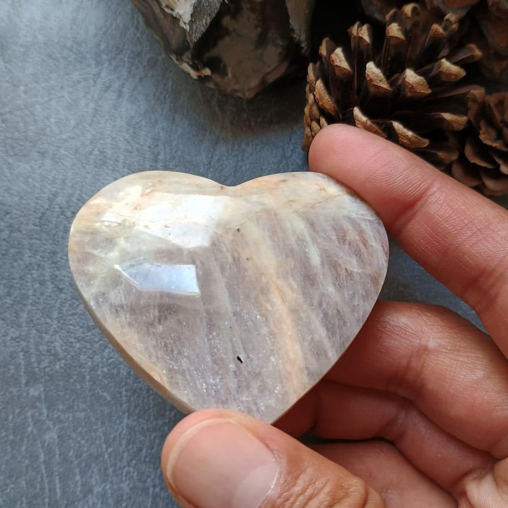 Moonstone Heart Shape, Palm Stone, 51x60x18mm, 83.7g [PALM-E03]