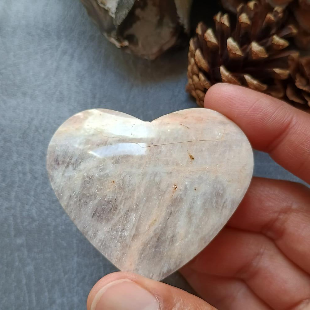 Moonstone Heart Shape, Palm Stone, 51x60x18mm, 83.7g [PALM-E03]
