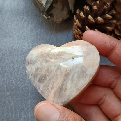 Moonstone Heart Shape, Palm Stone, 51x60x18mm, 83.7g [PALM-E03]