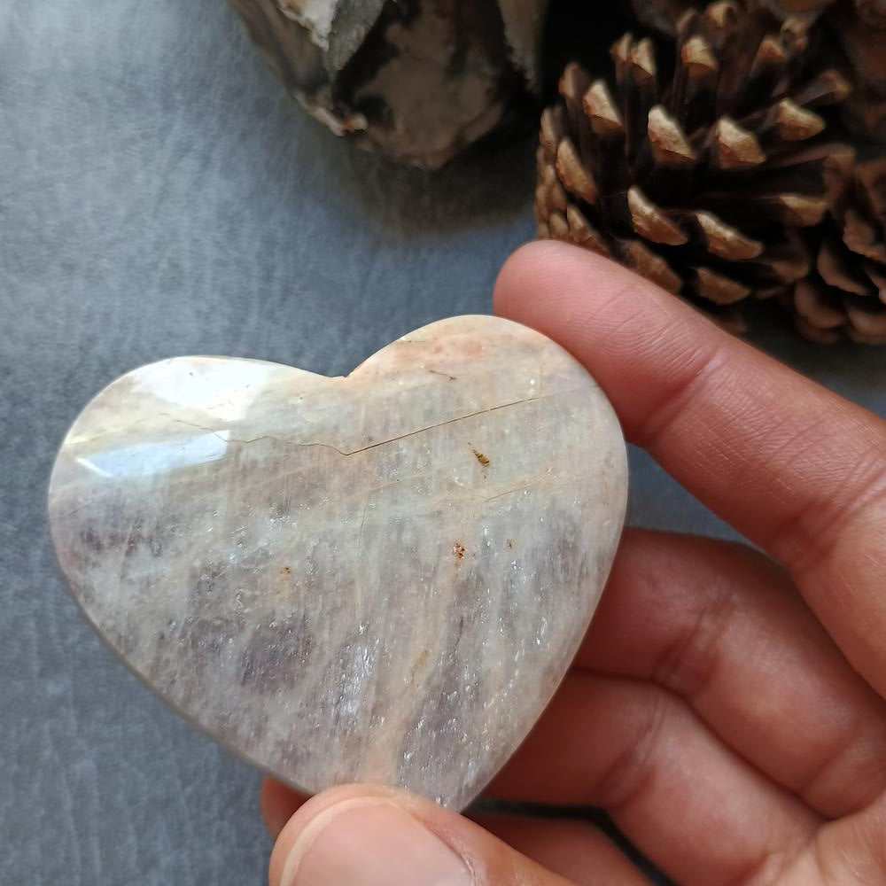 Moonstone Heart Shape, Palm Stone, 51x60x18mm, 83.7g [PALM-E03]