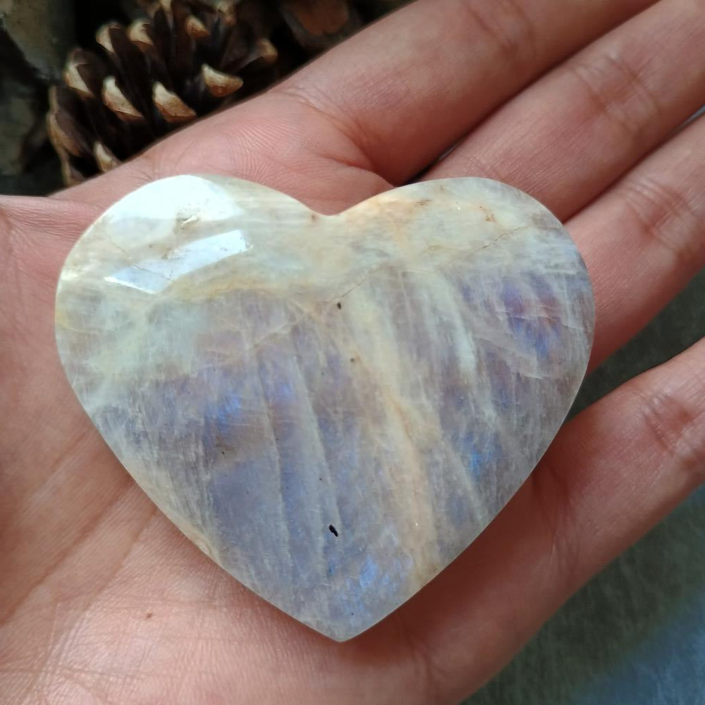 Moonstone Heart Shape, Palm Stone, 51x60x18mm, 83.7g [PALM-E03]