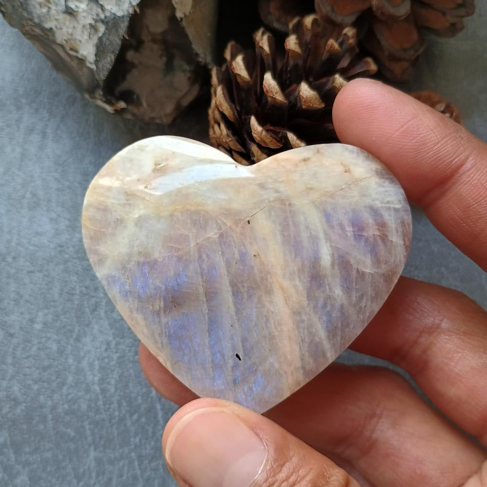Moonstone Heart Shape, Palm Stone, 51x60x18mm, 83.7g [PALM-E03]