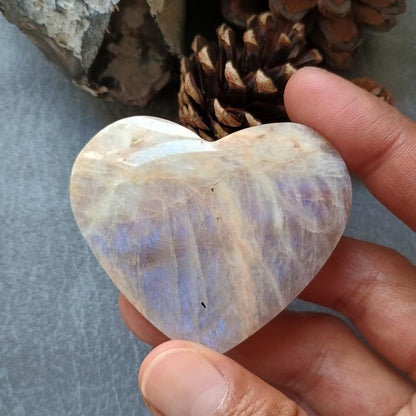 Moonstone Heart Shape, Palm Stone, 51x60x18mm, 83.7g [PALM-E03]
