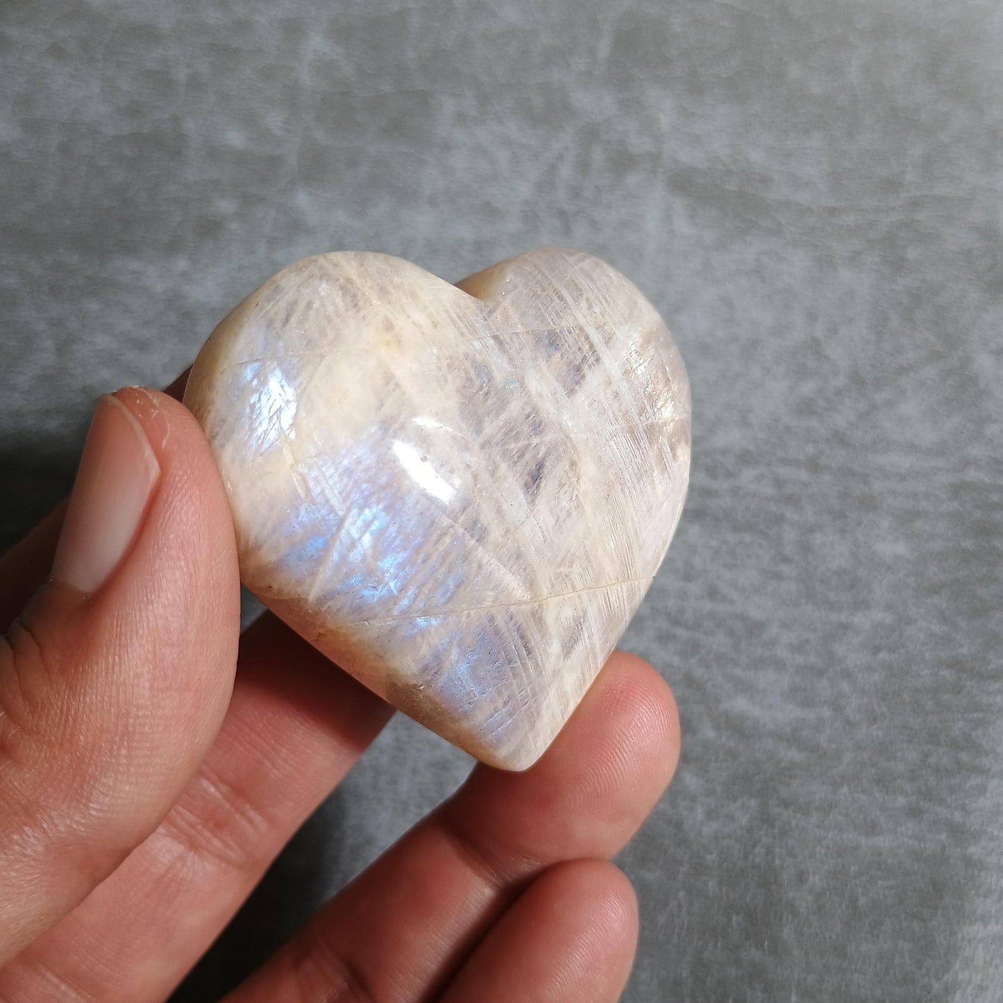 Moonstone Heart shape, Palm Stone, 46x48x21 mm, 64.9g  [PALM-K02]