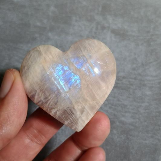 Moonstone Heart shape, Palm Stone, 46x48x21 mm, 64.9g  [PALM-K02]
