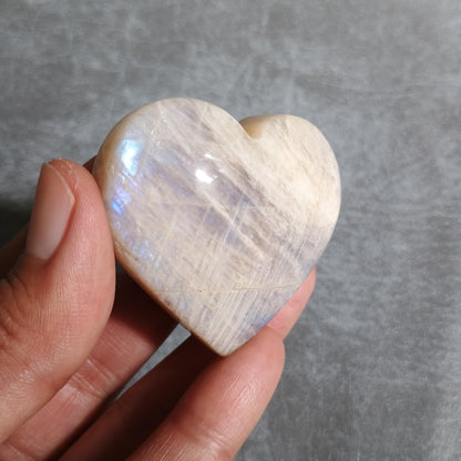 Moonstone Heart shape, Palm Stone, 46x48x21 mm, 64.9g  [PALM-K02]