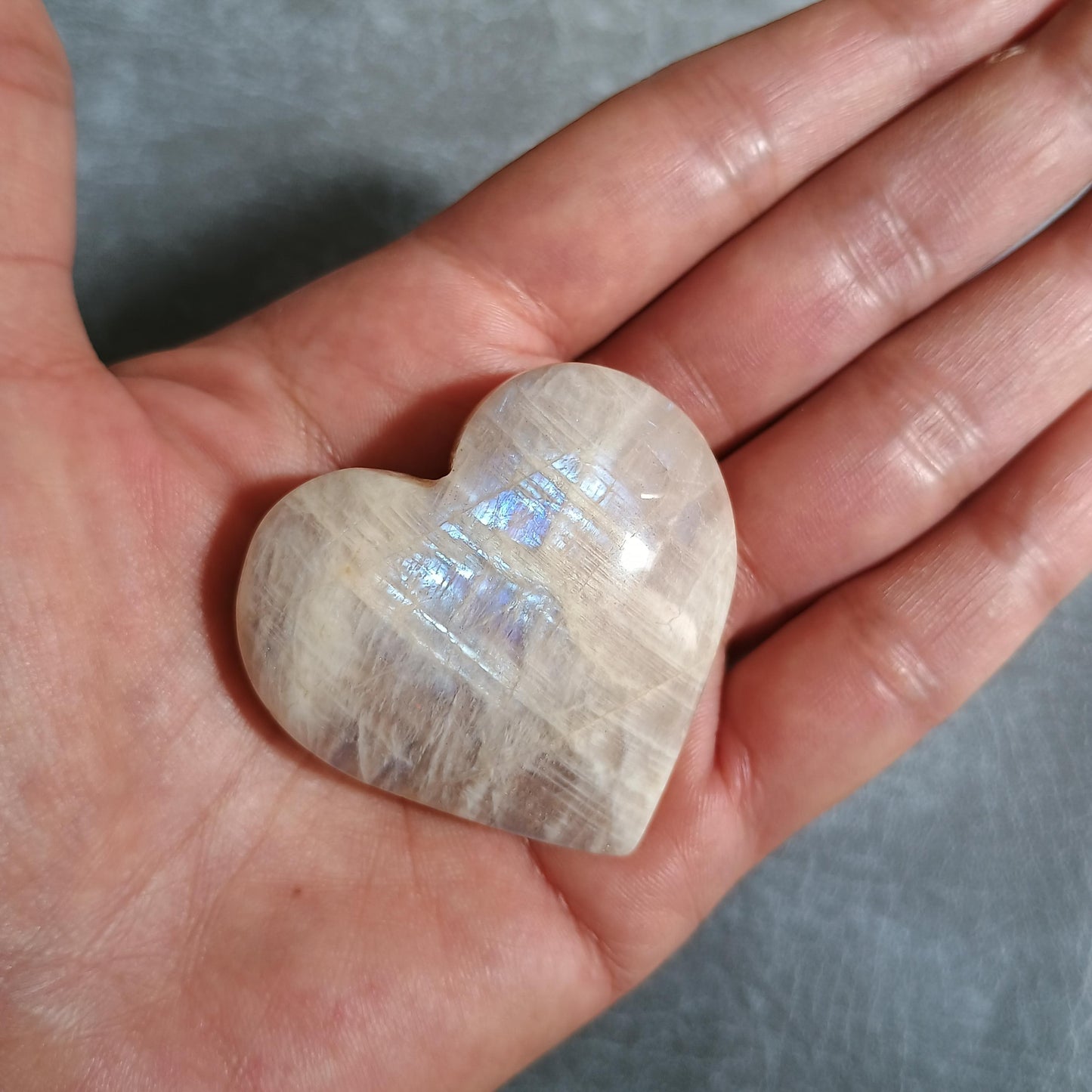Moonstone Heart shape, Palm Stone, 46x48x21 mm, 64.9g  [PALM-K02]