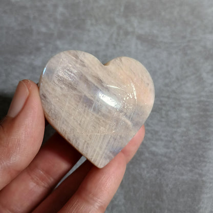 Moonstone Heart shape, Palm Stone, 46x48x21 mm, 64.9g  [PALM-K02]