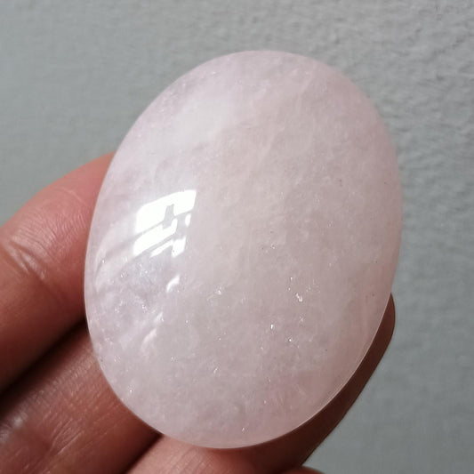 Rose Quartz Palm Stone, 46x35x16mm, 38.4g  [PALM-L01-S]