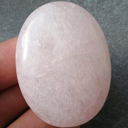 Rose Quartz Palm Stone, 46x35x16mm, 38.4g  [PALM-L01-S]