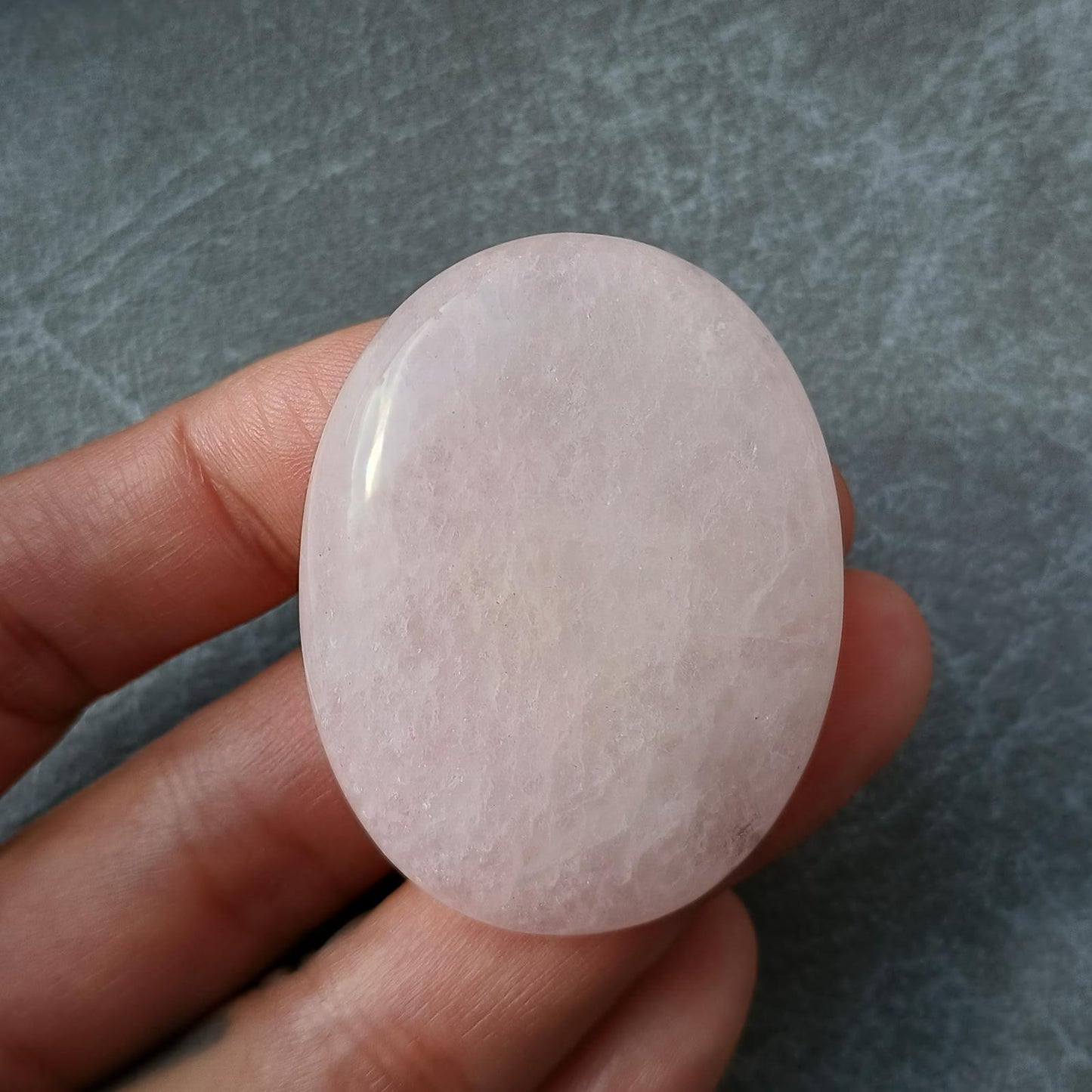 Rose Quartz Palm Stone, 46x35x16mm, 38.4g  [PALM-L01-S]
