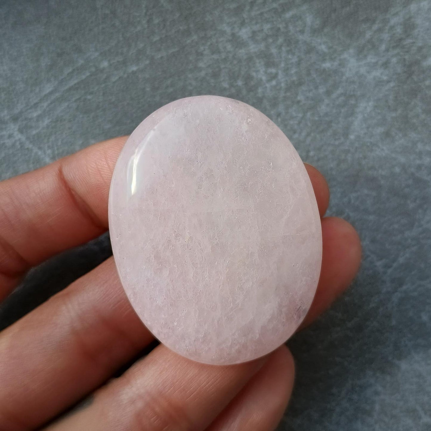 Rose Quartz Palm Stone, 46x35x16mm, 38.4g  [PALM-L01-S]