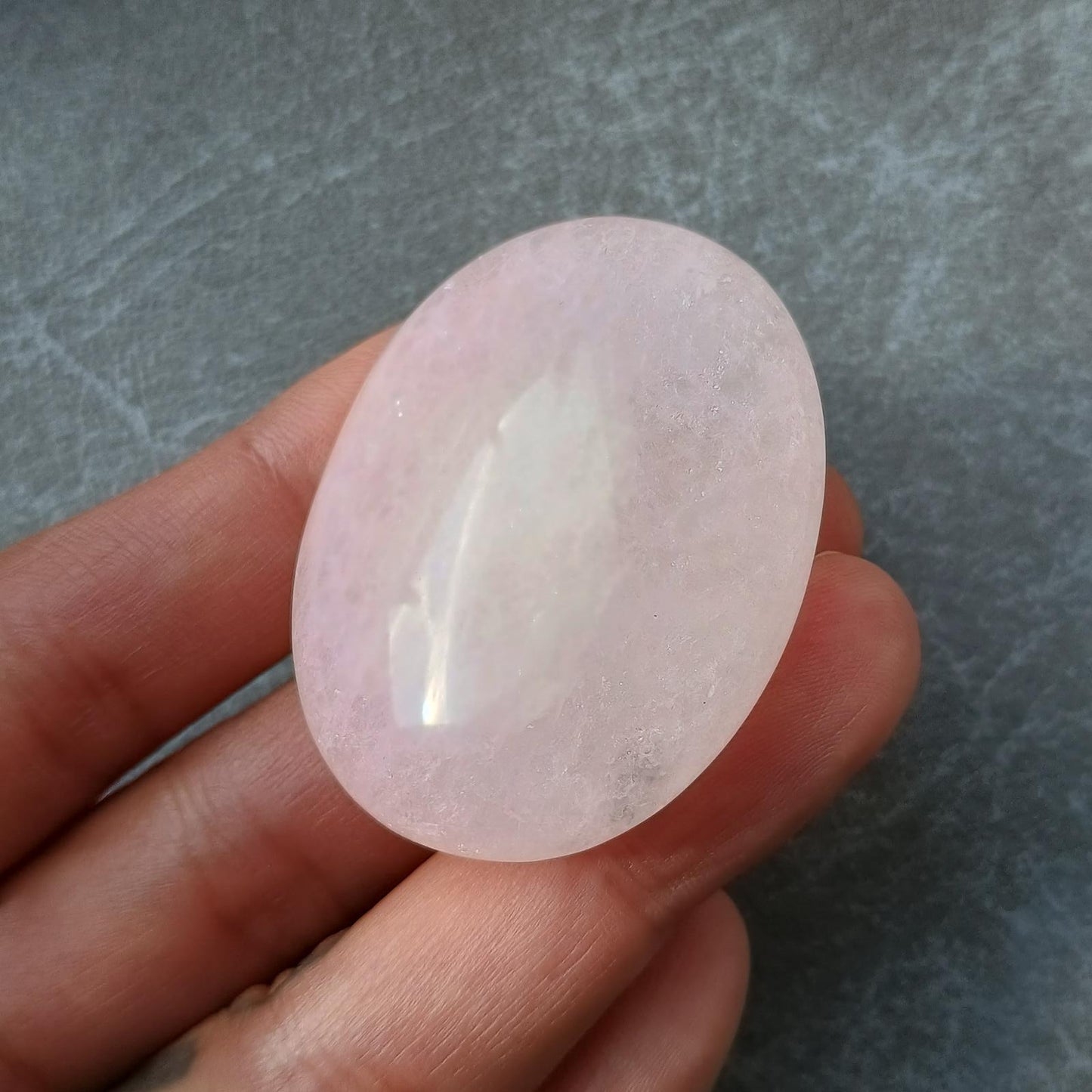 Rose Quartz Palm Stone, 46x35x16mm, 38.4g  [PALM-L01-S]