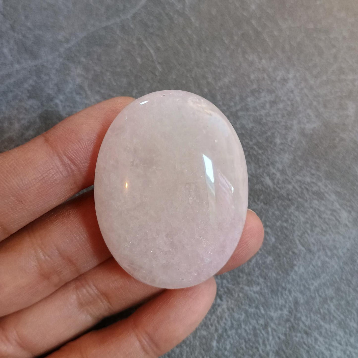 Rose Quartz Palm Stone, 46x35x16mm, 38.4g  [PALM-L01-S]