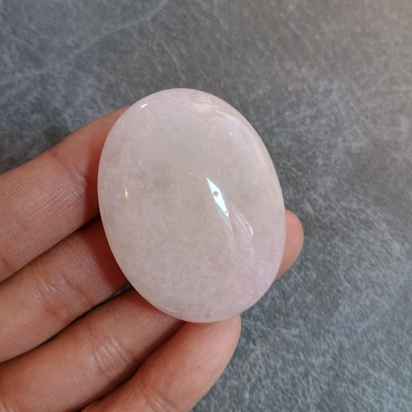 Rose Quartz Palm Stone, 46x35x16mm, 38.4g  [PALM-L01-S]