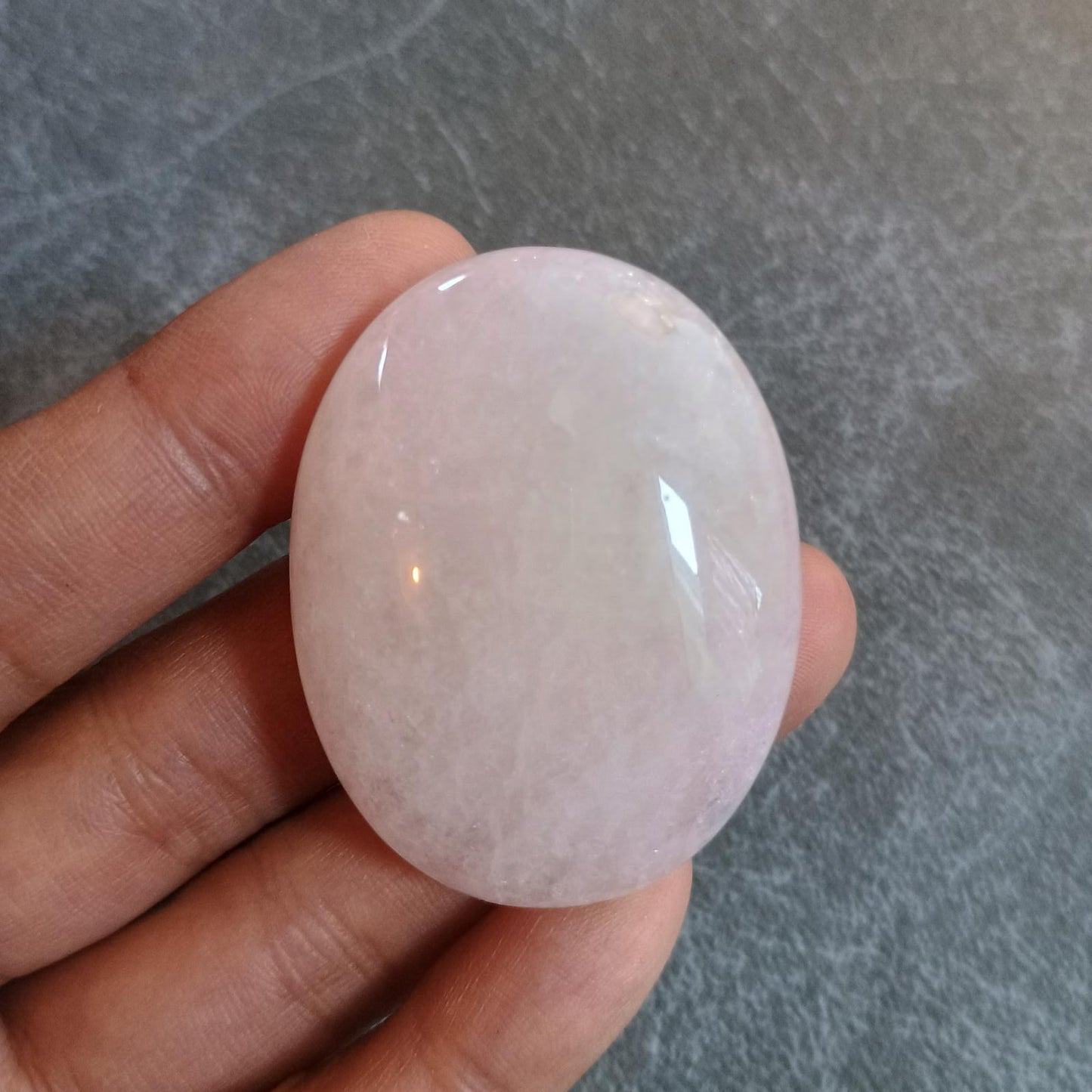 Rose Quartz Palm Stone, 46x35x16mm, 38.4g  [PALM-L01-S]