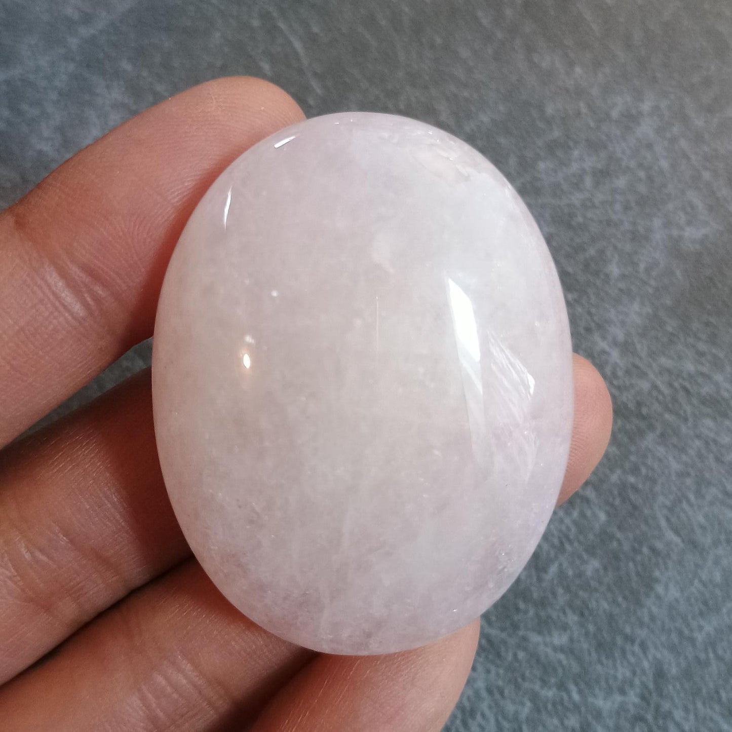 Rose Quartz Palm Stone, 46x35x16mm, 38.4g  [PALM-L01-S]