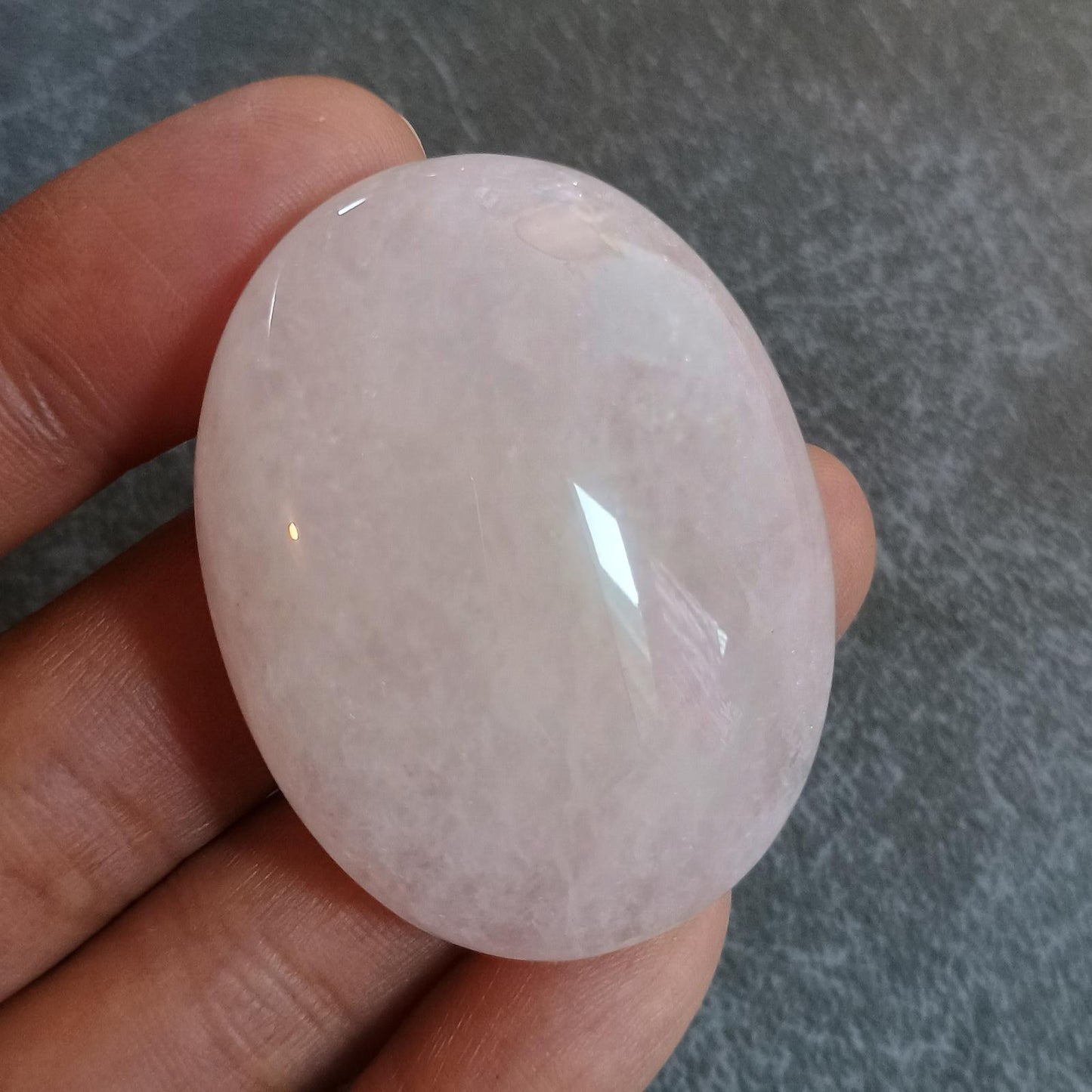 Rose Quartz Palm Stone, 46x35x16mm, 38.4g  [PALM-L01-S]