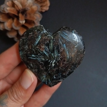Arfvedsonite, Heart Shape, Palm Stone, 56x56x19mm, 98.2g [PALM-P04]