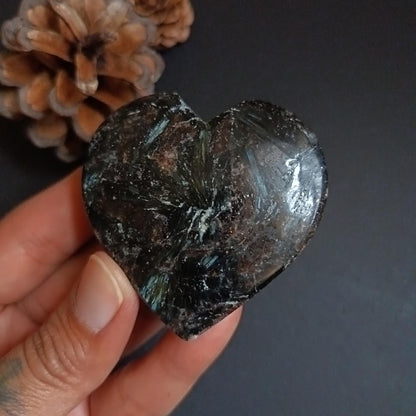 Arfvedsonite, Heart Shape, Palm Stone, 56x56x19mm, 98.2g [PALM-P04]