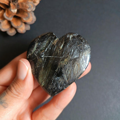 Arfvedsonite, Heart Shape, Palm Stone, 55x56x19mm, 95.6g [PALM-P05]