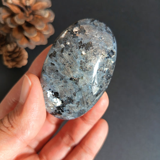 Larvikite, Palm Stone, Oval shape, 58x38x16 mm, 52.6g [PALM-S04]