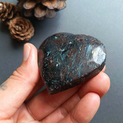 Arfvedsonite, Heart Shape, Palm Stone, 53x55x17mm, 82.1g [PALM-T01]