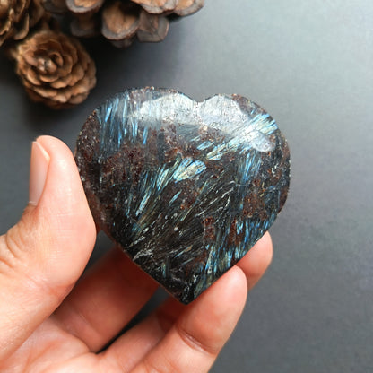 Arfvedsonite, Heart Shape, Palm Stone, 53x55x17mm, 82.1g [PALM-T01]
