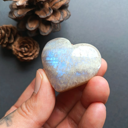 Moonstone Heart Shape, Palm Stone, 36x40x21mm, 43.5g [PALM-T02]