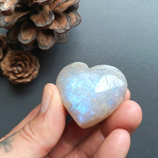 Moonstone Heart Shape, Palm Stone, 36x40x21mm, 43.5g [PALM-T02]