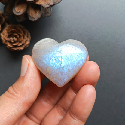 Moonstone Heart Shape, Palm Stone, 34x40x20mm, 37.1g [PALM-T03]