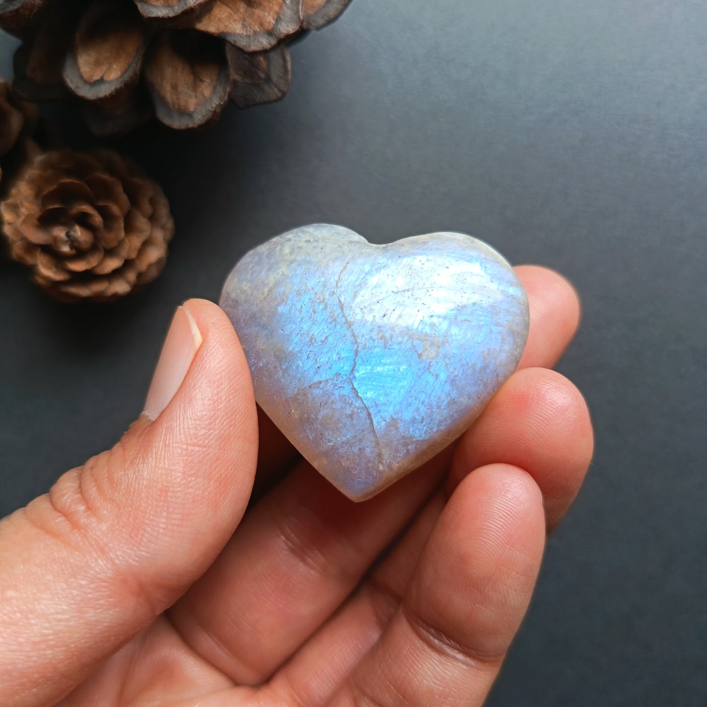 Moonstone Heart Shape, Palm Stone, 34x40x20mm, 37.1g [PALM-T03]