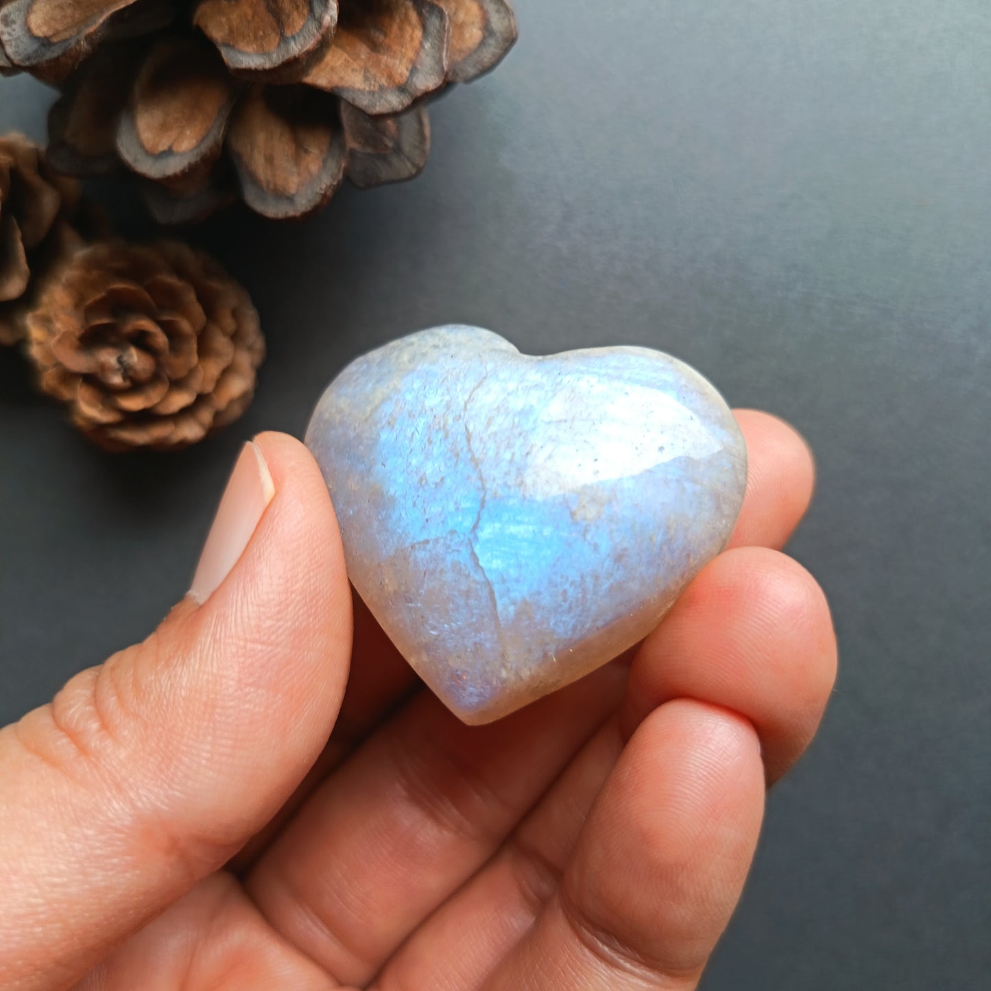 Moonstone Heart Shape, Palm Stone, 34x40x20mm, 37.1g [PALM-T03]