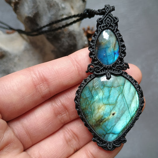 Labradorite Macrame Necklace - Freehand Design