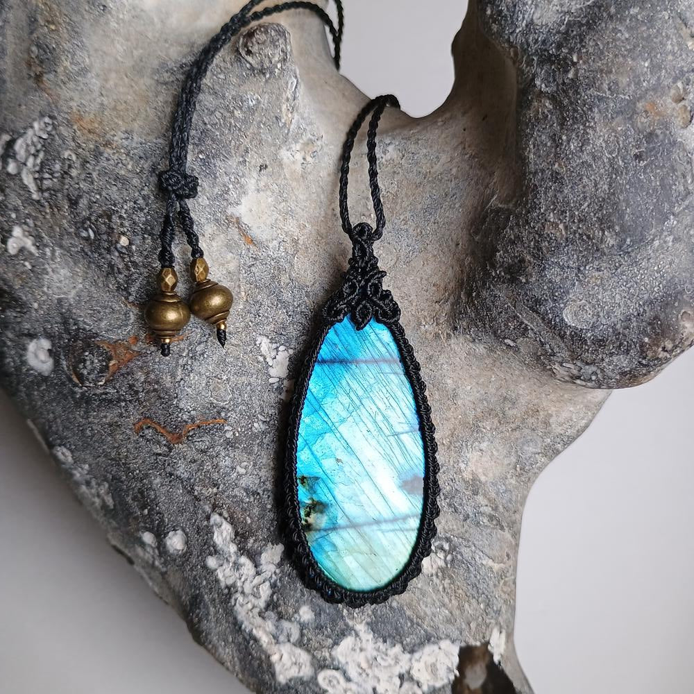 Labradorite Macrame Necklace | Pendant size approx 6.1 cm