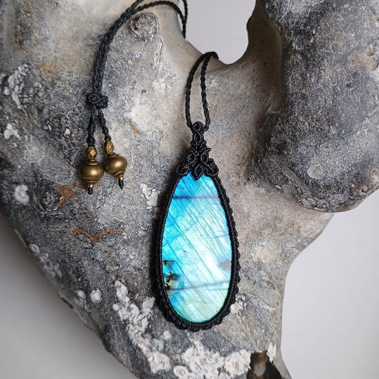 Labradorite Macrame Necklace | Pendant size approx 6.1 cm