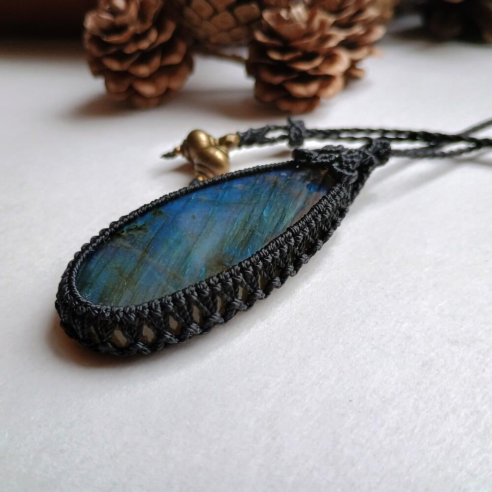Labradorite Macrame Necklace | Pendant size approx 6.1 cm