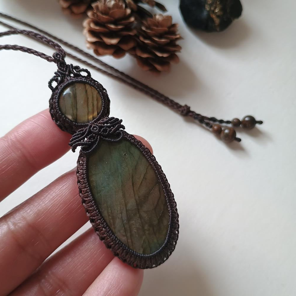 Labradorite Macrame Necklace | Pendant size approx 7.4 cm