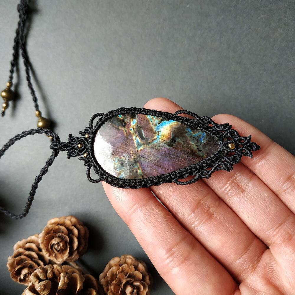 Multi Flash Spectrolite Labradorite Macrame Necklace | Pendant size approx 8 cm