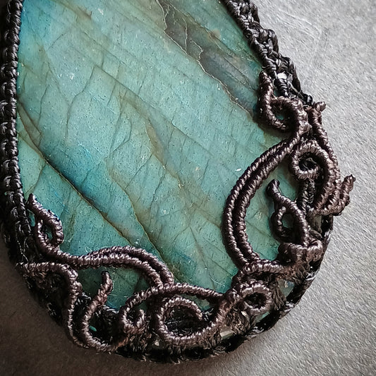Labradorite Macrame Necklace - Freehand Design
