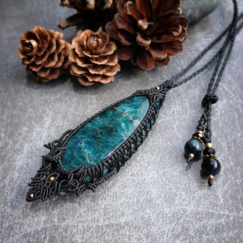Apatite Macrame Necklace | Pendant size approx 7.4 cm