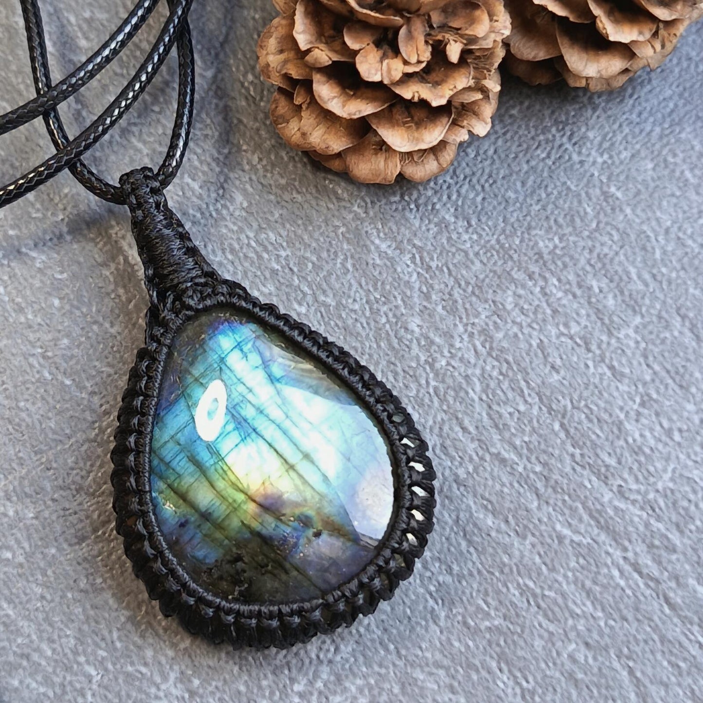 Labradorite Macrame Necklace | Pendant size approx 5 cm