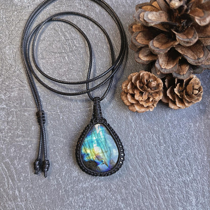 Labradorite Macrame Necklace | Pendant size approx 5 cm