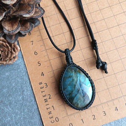 Labradorite Macrame Necklace | Pendant size approx 5.3 cm