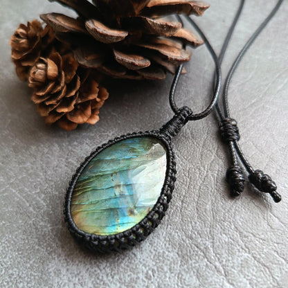 Labradorite Macrame Necklace | Pendant size approx 5.3 cm