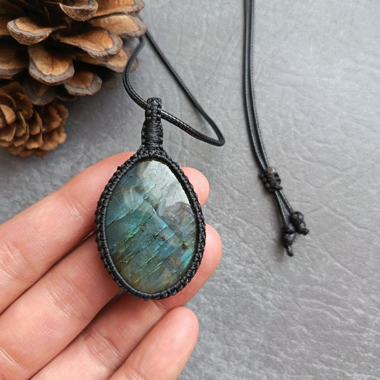 Labradorite Macrame Necklace | Pendant size approx 5.3 cm