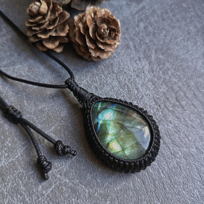 Labradorite Macrame Necklace | Pendant size approx 5.5 cm