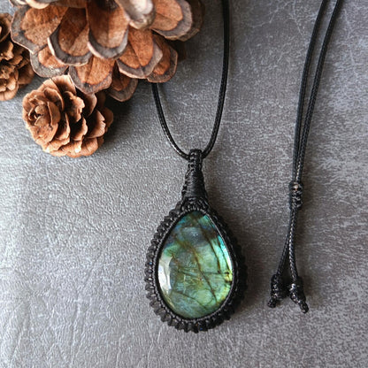 Labradorite Macrame Necklace | Pendant size approx 5.5 cm